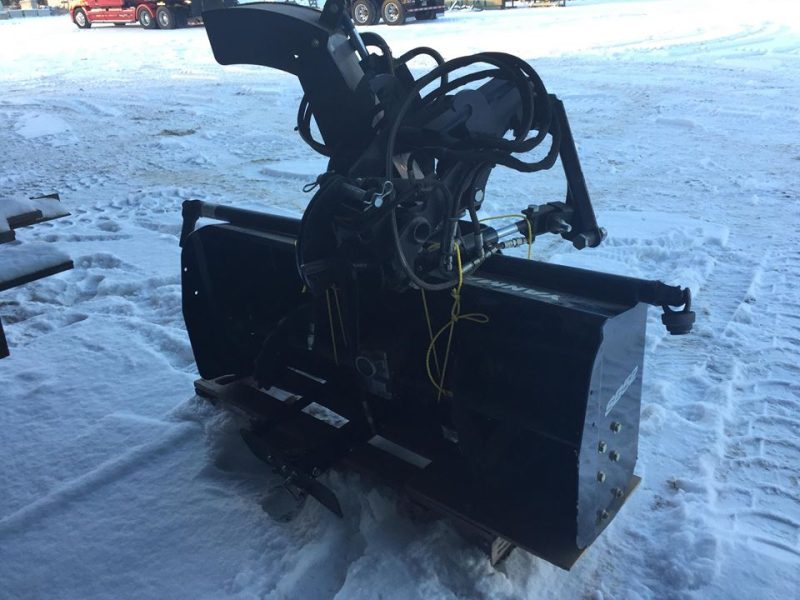 SB52 frontmounted snowblower for tractor, skid steer or loader Équipements Marquis